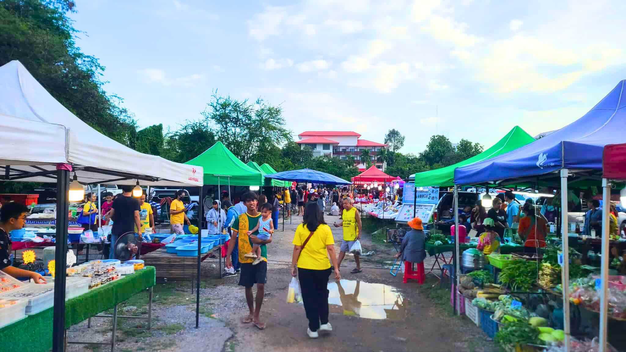 evening market thra phra, thailand